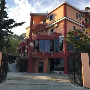 Hotel Moris, Kryemëdhej